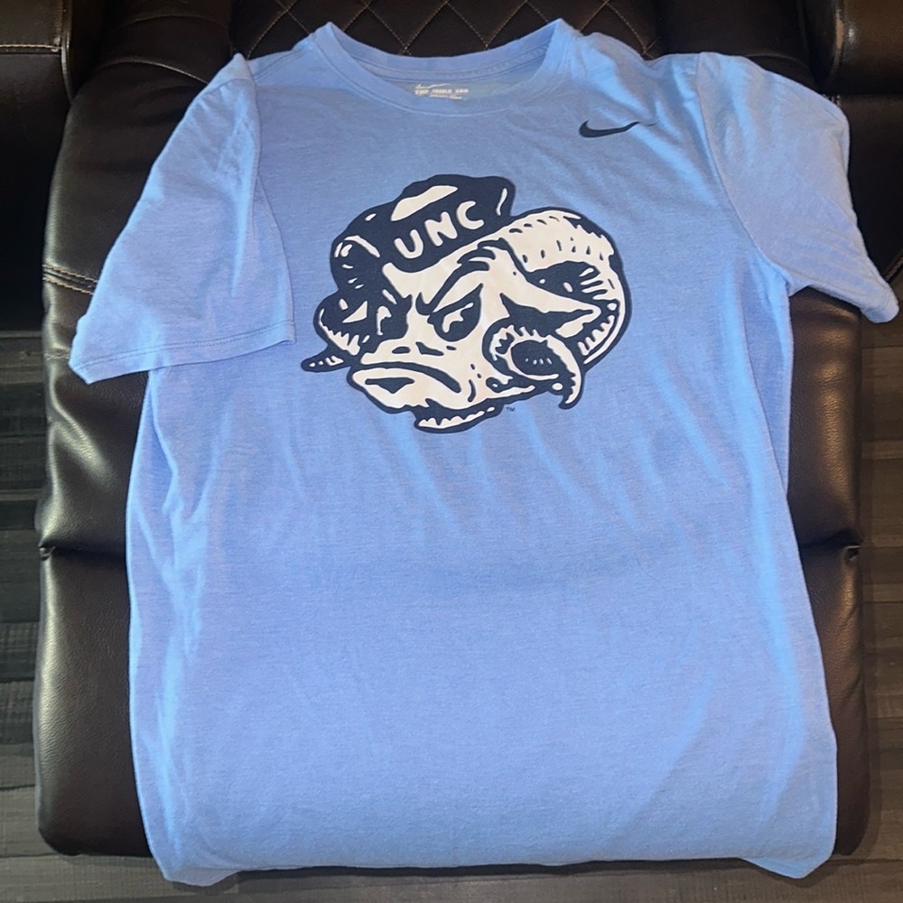 Men’s The Nike Tee UNC Tarheel t shirt